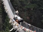 Hängebrücke über den Koshi in Nepal