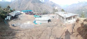 Das Baumaterial ist in Golche angekommen