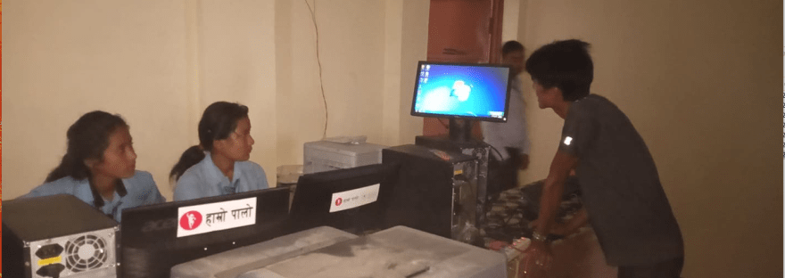 Computerunterricht in Golche, Nepal